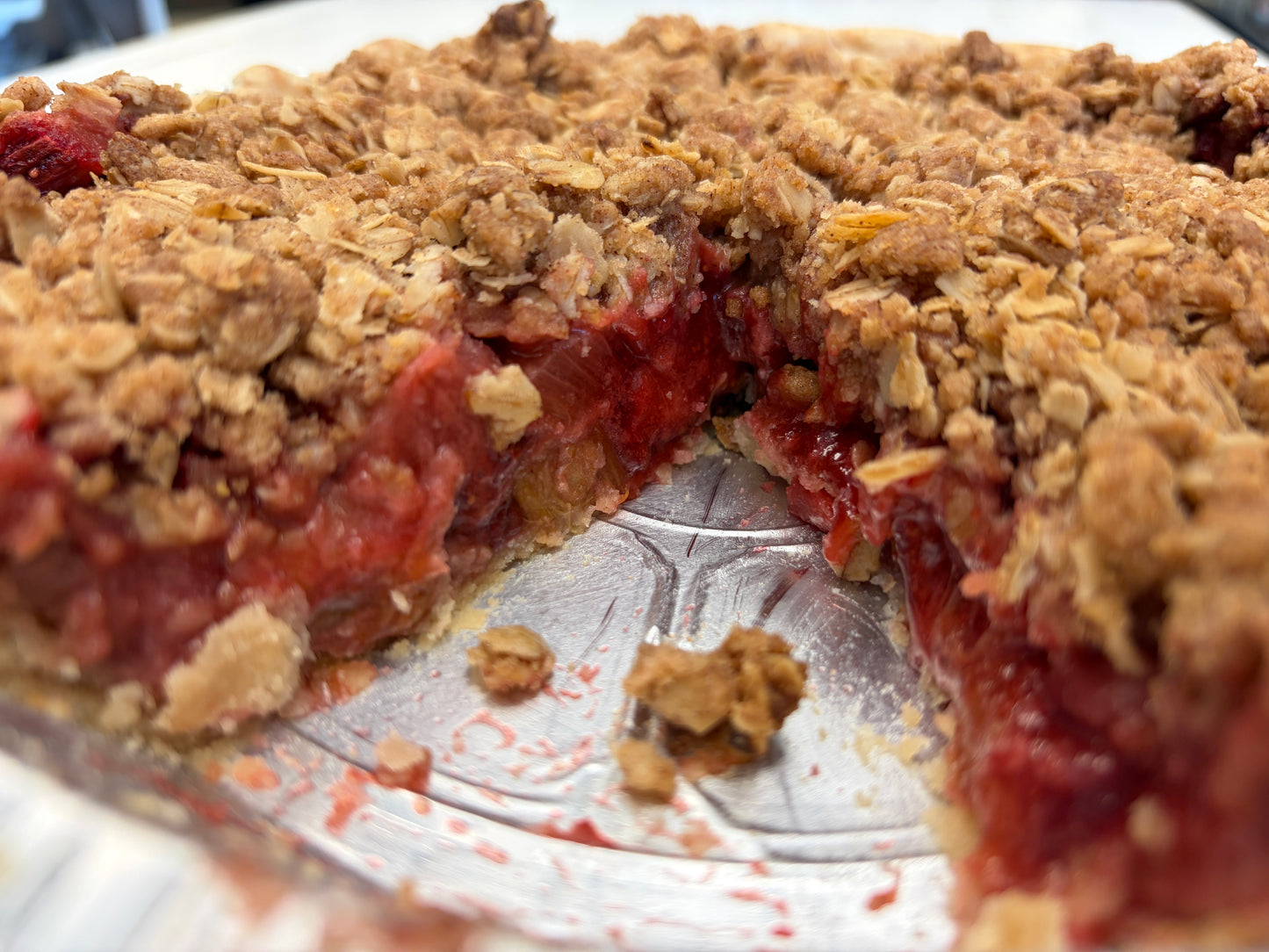 Strawberry Rhubarb Crumble Pie 9" (ready to bake)